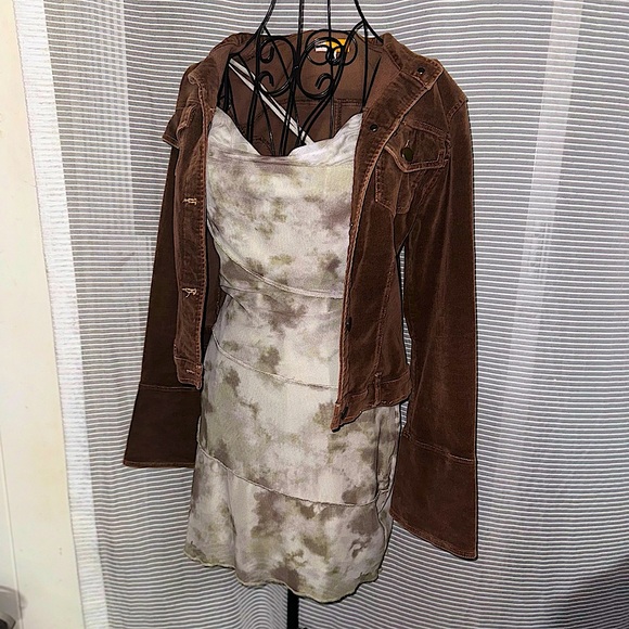 Vintage brown corduroy jean jacket with long bell sleeves. - Picture 6 of 6